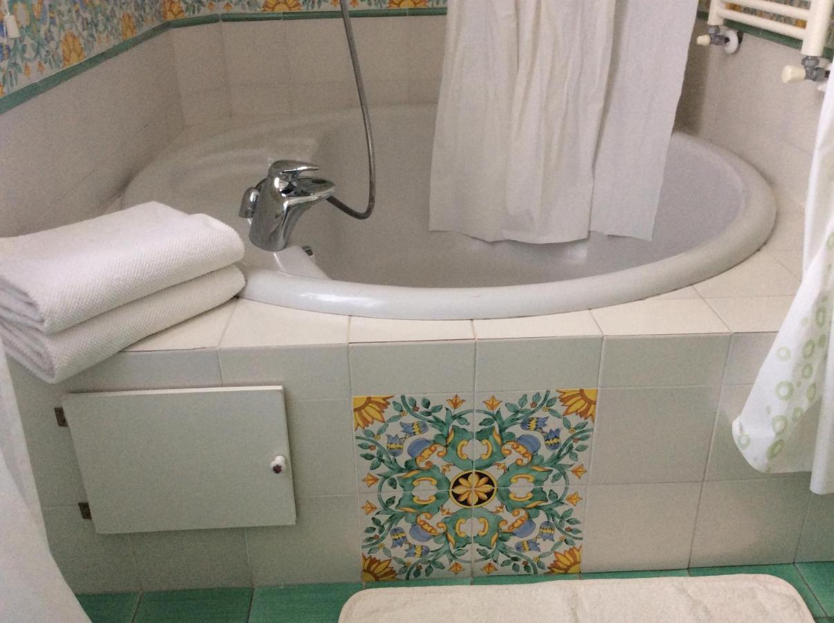 L'Acacia B&B 皮特拉利古 外观 照片